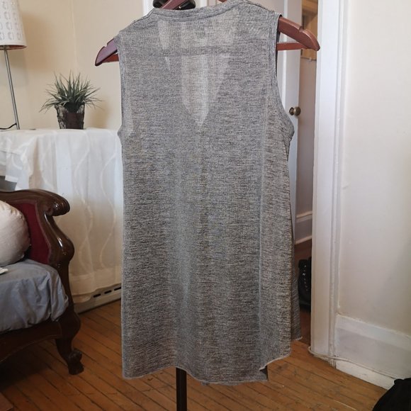 2/$40 Lord & Taylor sleeveless v-neck top - Picture 4 of 6
